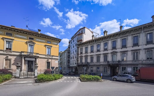 Bilocale di lusso ristrutturato, box incluso – Terzo piano – Monza – Boschetti Reali / Centro